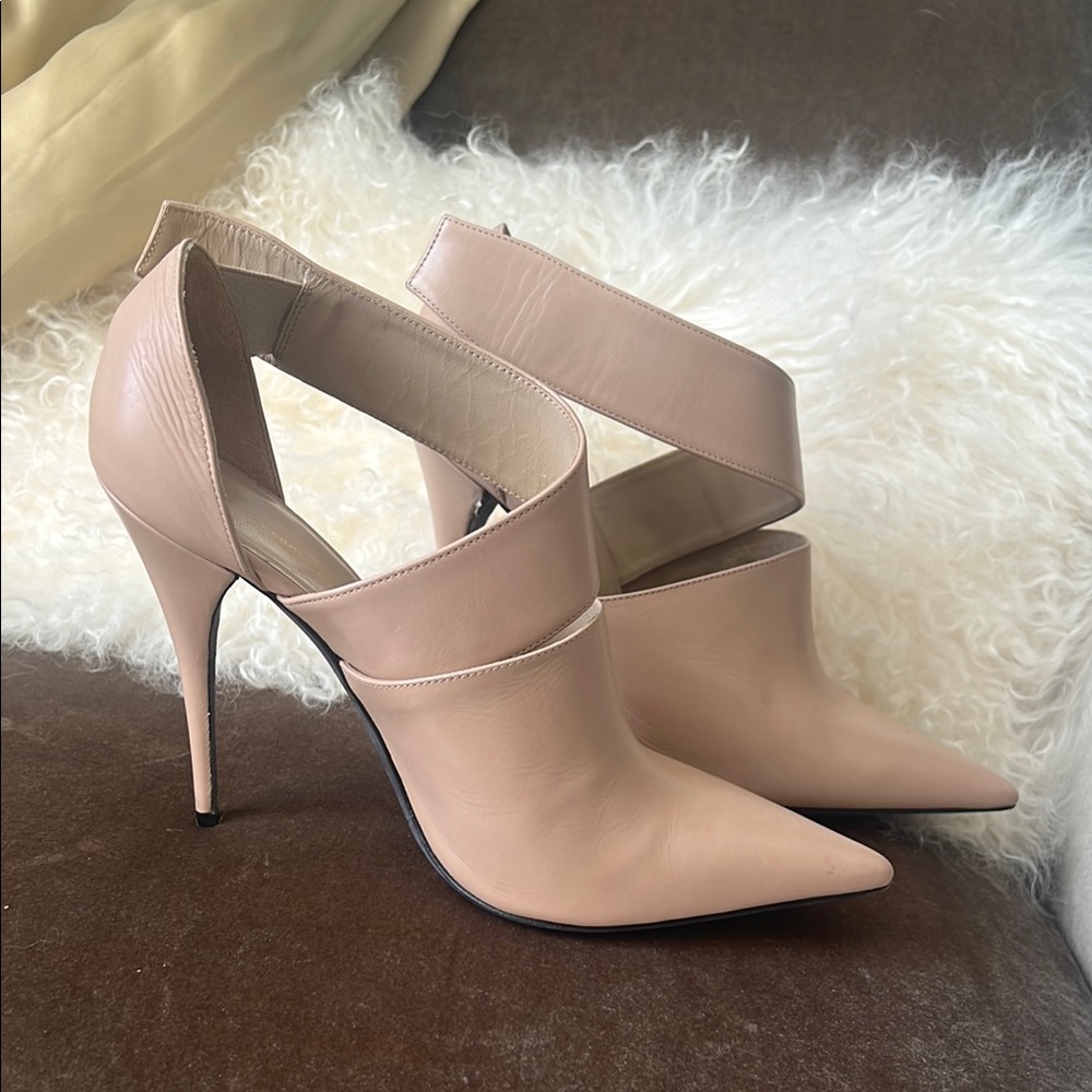Narciso Rodríguez Cream Stiletto Heels with Crisscross Straps